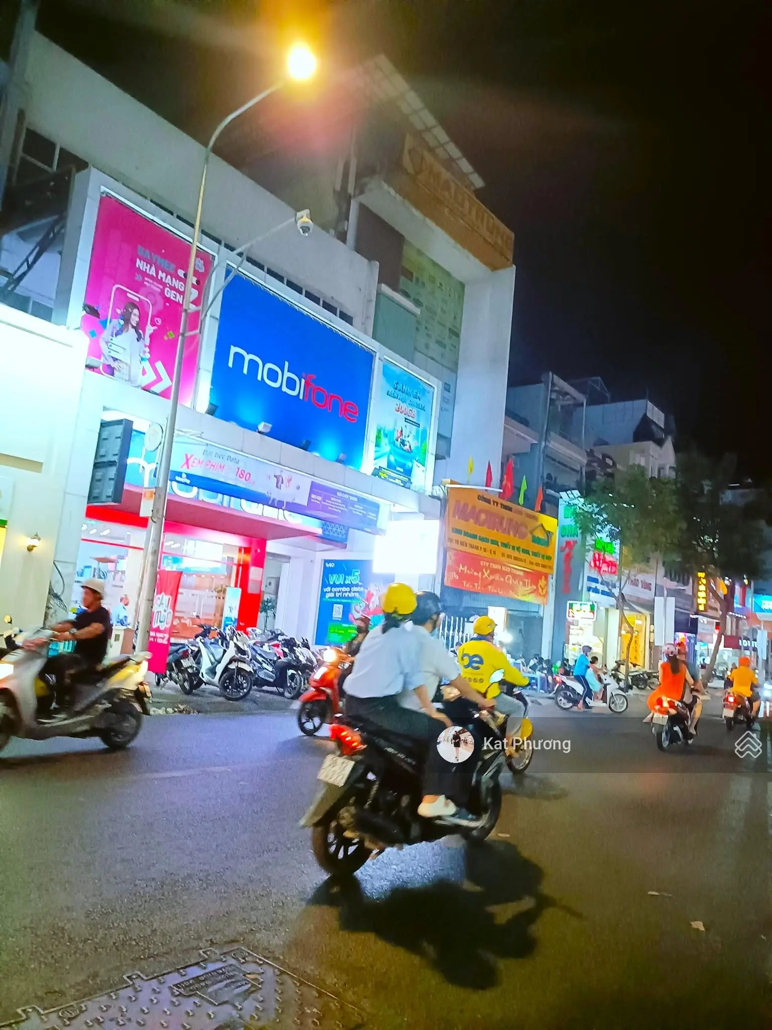 Hiếm mặt tiền kinh doanh khu vip P13, quận 10 - 80m2-4 tầng- ngang 4m- vỉa hè 8m-dòng tiền 45 triệu