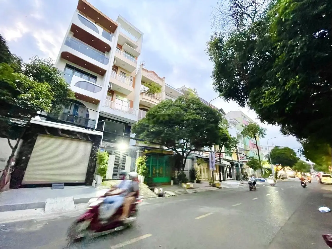 Vip q6, đi bộ tới công viên bình phú, 6 tầng mới đẹp ở ngay, 68m2, đường 10m có lề dân trí, an ninh