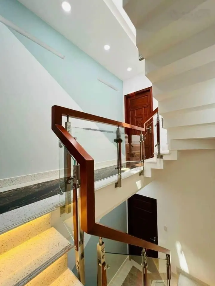 Ngộp ngân hàng bán gấp nhà 51m2 Nhất Chi Mai, Tân Bình. SHR. LH 0708 052 *** Phụng