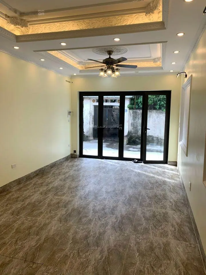 Cần bán nhà 5 tầng Thạch Bàn, ô tô vào tận nhà giá mềm