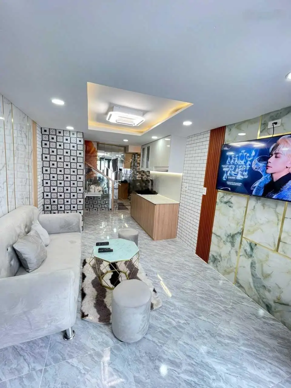 Bán nhà MT thụt 3 tầng BTCT đường Hoàng Sa, Phường 7, Quận 3