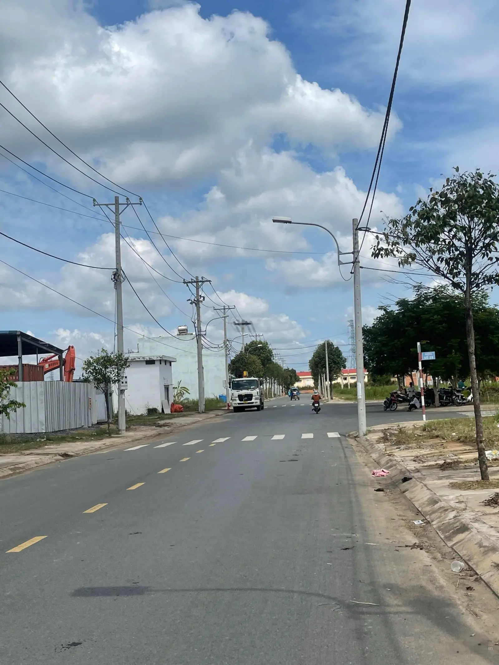 Nền đẹp giá tốt, đường số 10 LG 17m,DA Saigon Village, DT 90m2,trục thông T&T millenia giá chỉ 2tỉ4