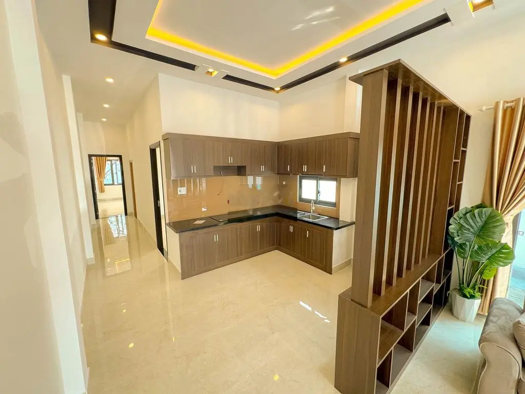 Nhà mới mặt tiền (lộ giới 10m) NH định giá 6t2 nay cắt lỗ 5t7 có tl