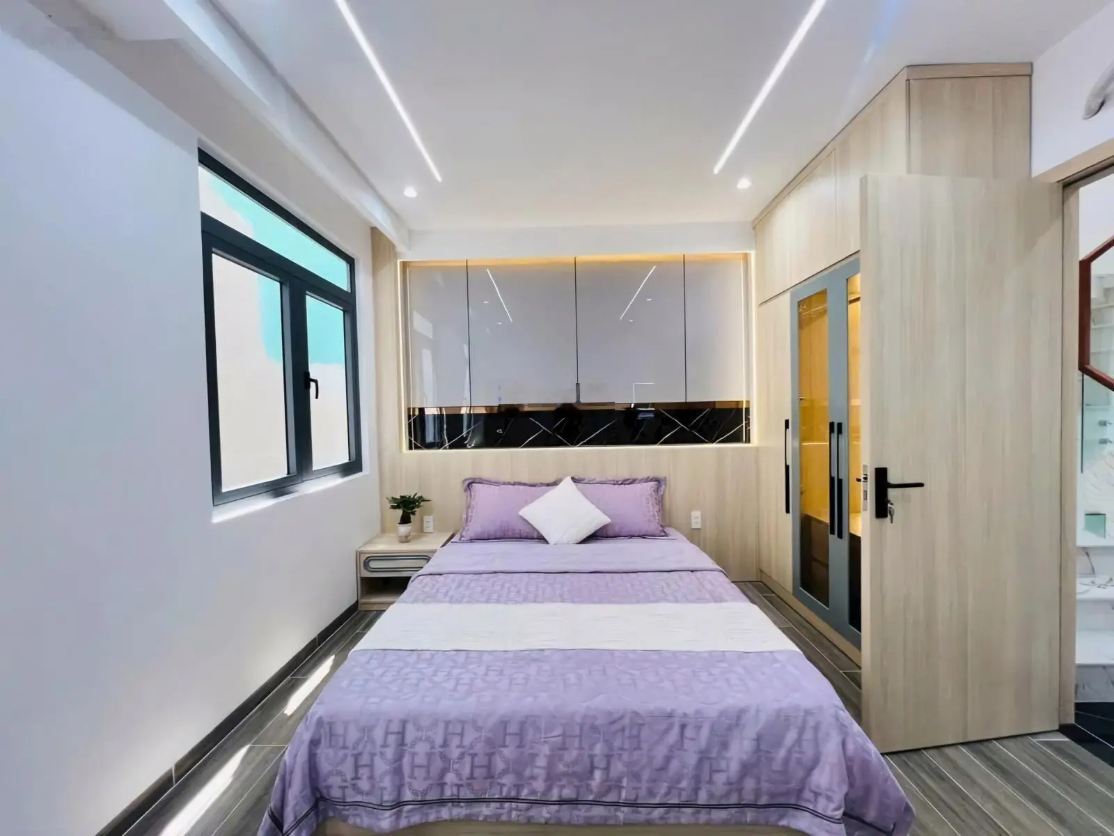 Bán căn nhà phố 3 lầu full nội thất cao cấp mới, đường Hà Huy Giáp. (giá chỉ hơn 6 ỷ)