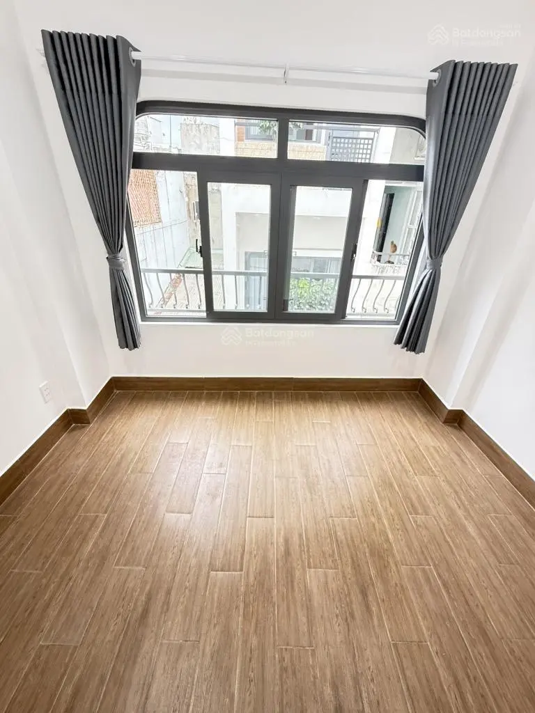 Chỉ 5.2 tỷ có nhà Nguyễn Hồng Đào, Q. Tân Bình - Nhà mới, đủ nội thất - 3PN, 3WC, 3 tầng, P. Khách