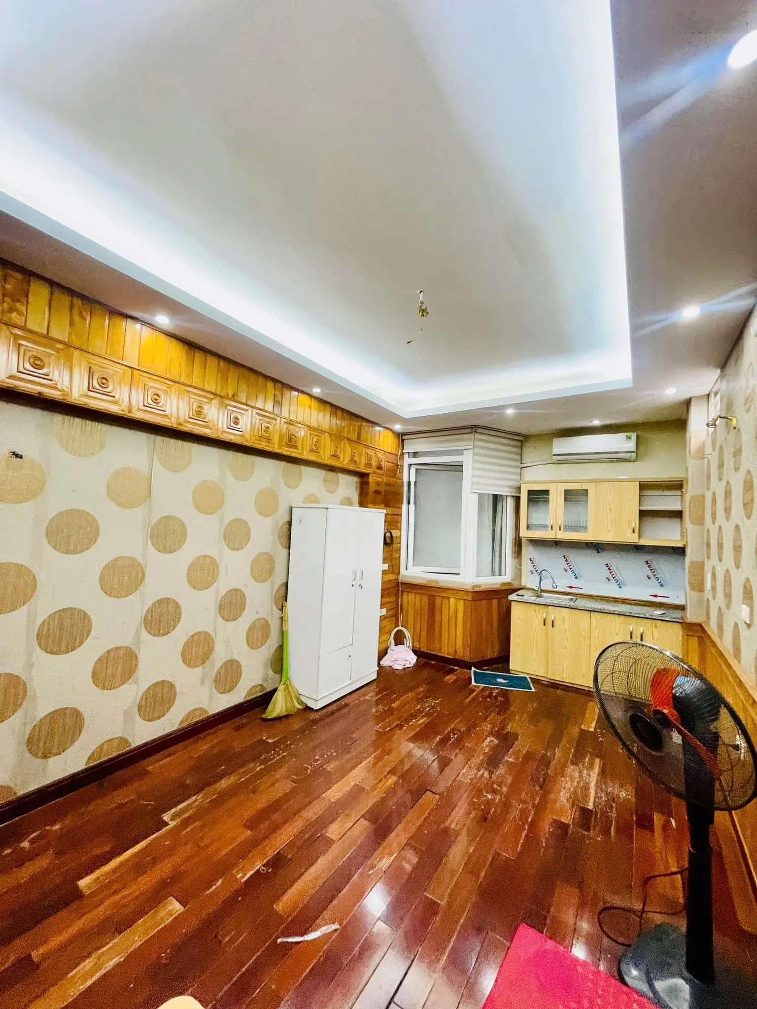 Tân Mai - gara ô tô - ngõ thông - kinh doanh - 6 phòng ngủ