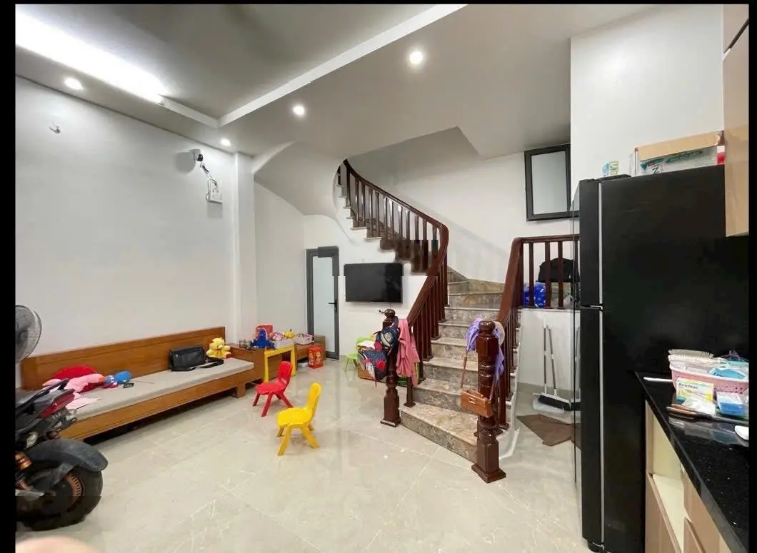 Nhà dân xây chắc chắn. Thiết kế hiện đại ở sướng