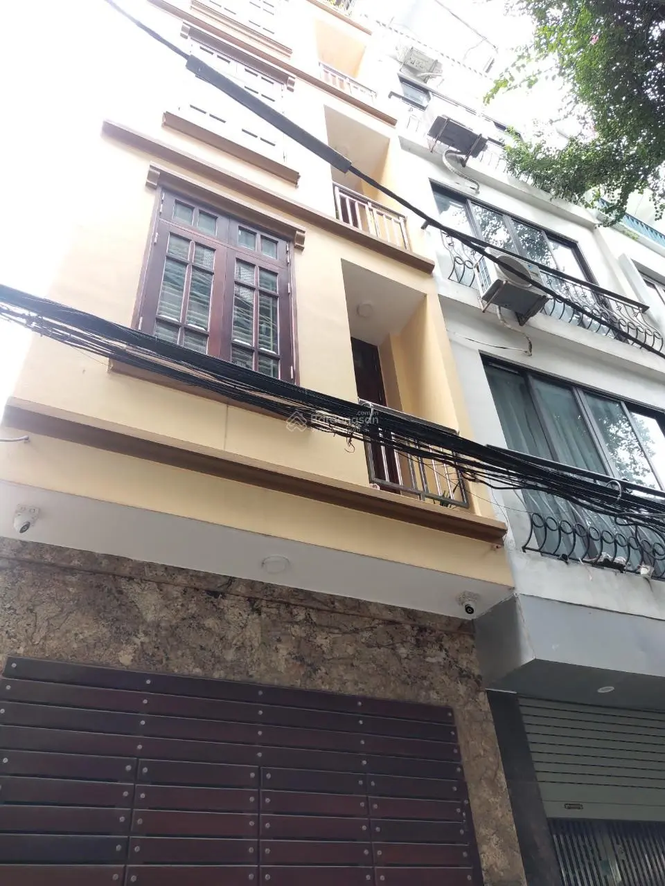 Bán nhà gần Học viện Tài chính - DT 43m2 x 4 tầng - giá 8.5 tỷ - kinh doanh - ô tô tránh