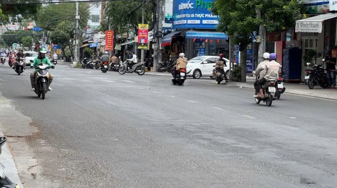 Bán nhà mặt tiền mặt tiền đường Phước Long rộng 20m- Ở và kinh doanh-Giá chỉ 8ty-104,9m2