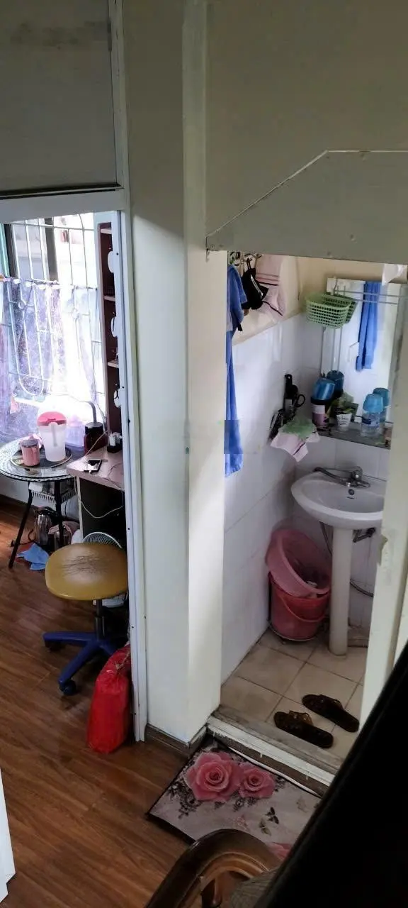 Bán gấp nhà trung tâm Đống Đa, 2 mặt ngõ, 10 bước ra phố, sổ riêng, giá mềm 3,5 tỷ!