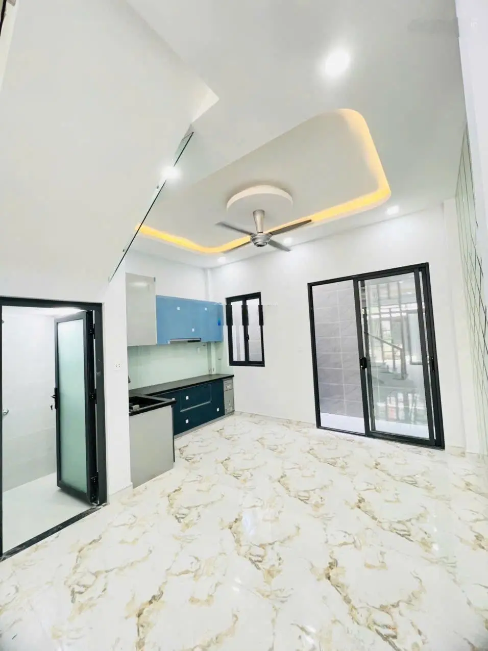 Bán nhà đẹp 1 trệt 2 lầu ngay sát Vinhome Quận 9, Cách Vinhome 200m. Sổ hồng riêng