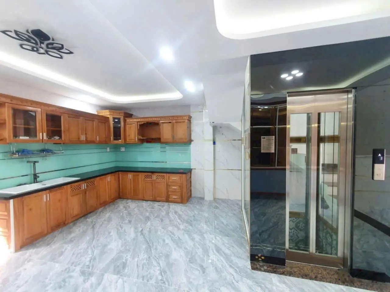 Bán nhà Phố kiểu Văn phòng cty 5x20m.Đúc 5 tấm Có thang máy.Mặt Tiền Đường THỚI AN.Q12