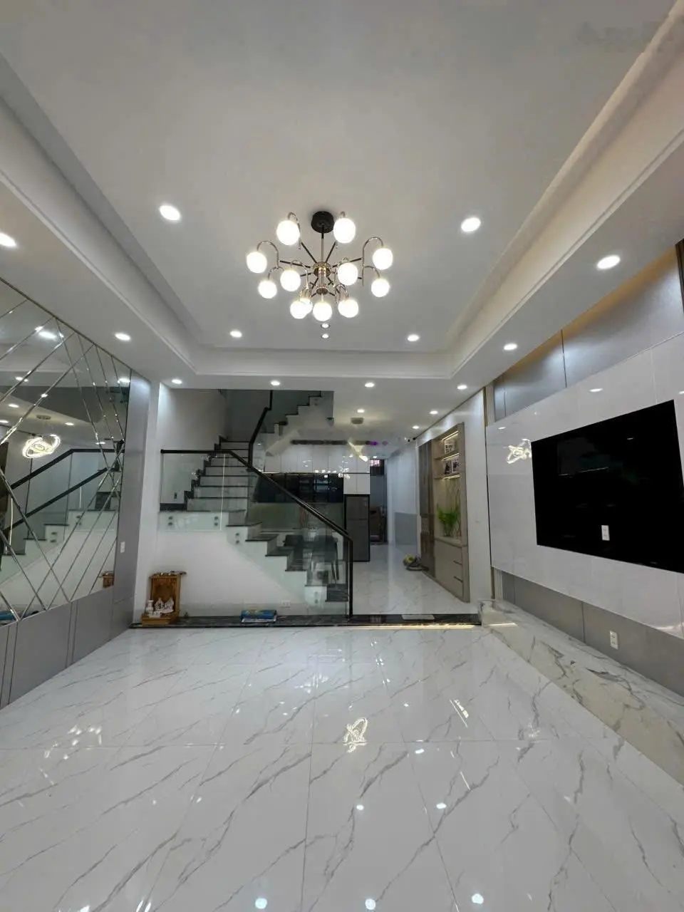 Nhà mới phố Nguyễn Xí, ô tô đỗ trước nhà. Khu nhà phân lô có dòng tiền 30tr/tháng 62m2 chỉ 9.5 tỷ