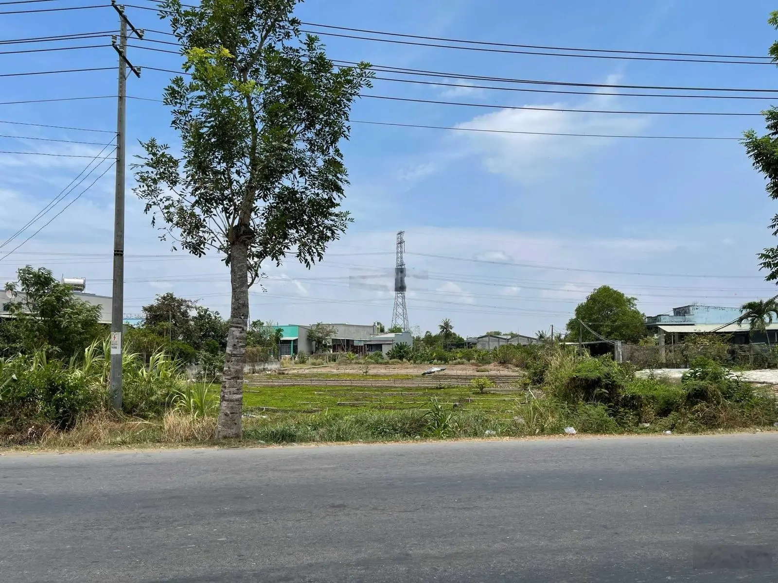 Đất mặt tiền tuyến tránh QL50, ngay vòng xoay Tân Kim, giá rẻ chỉ 11 tr/m2, làm kho, xưởng