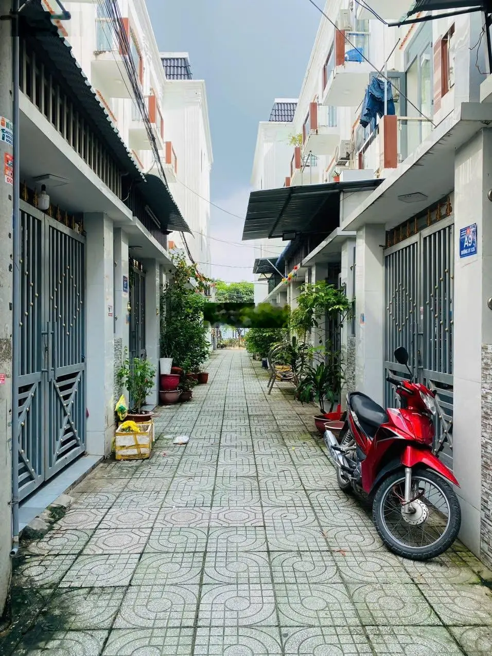 CẦN BÁN CĂN NHÀ tại TTTT Cần Giuộc 1 trệt 2 lầu 156m2 giá 1ty450 TL. Lh: 0931112822 (Ngân)