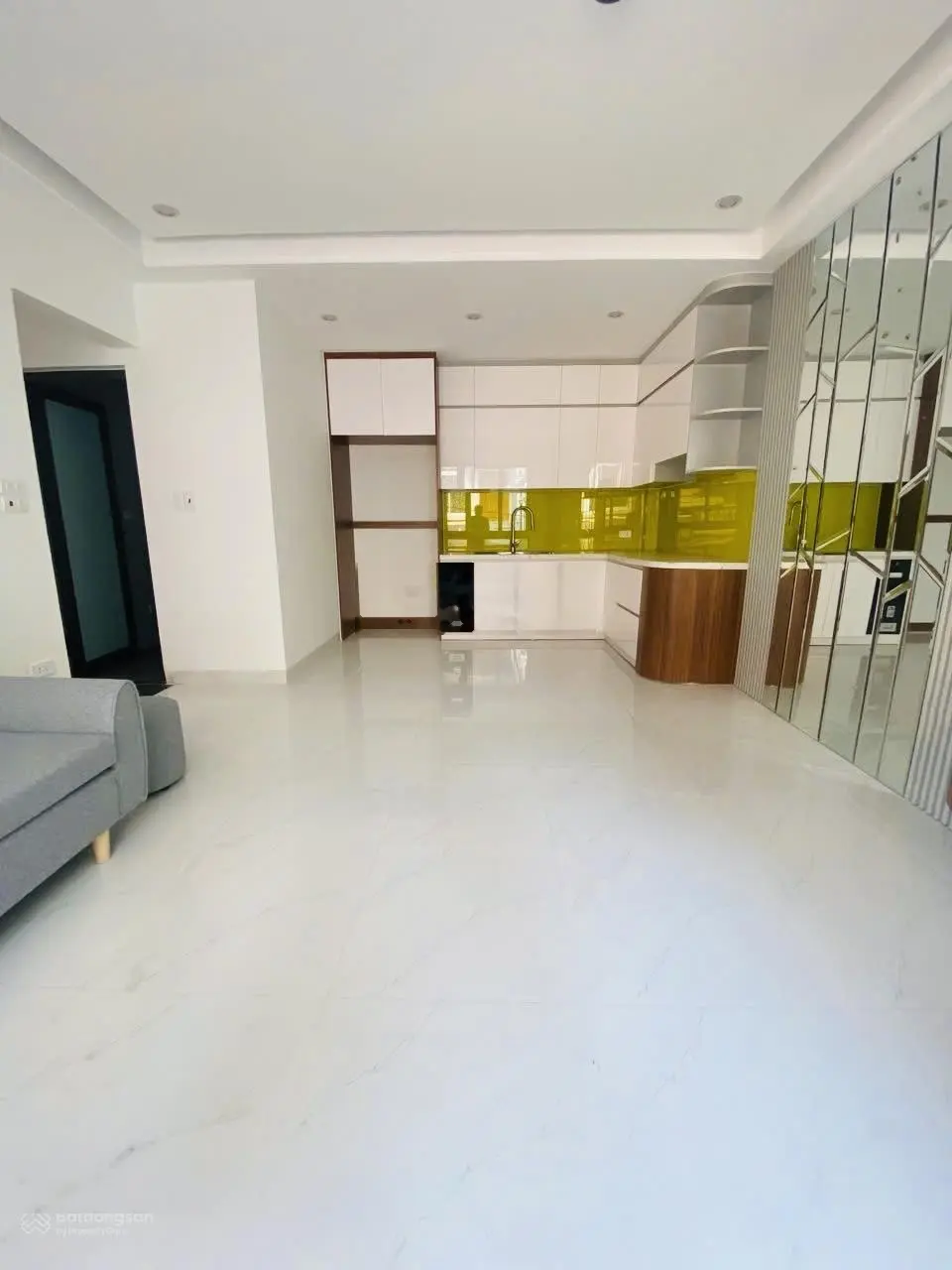 Hoàng mai 6T mới mặt tiền 6,2m lô góc, thang máy, thông sàn wc khép kín ô tô 7 chỗ tránh đỗ*12,3tỷ