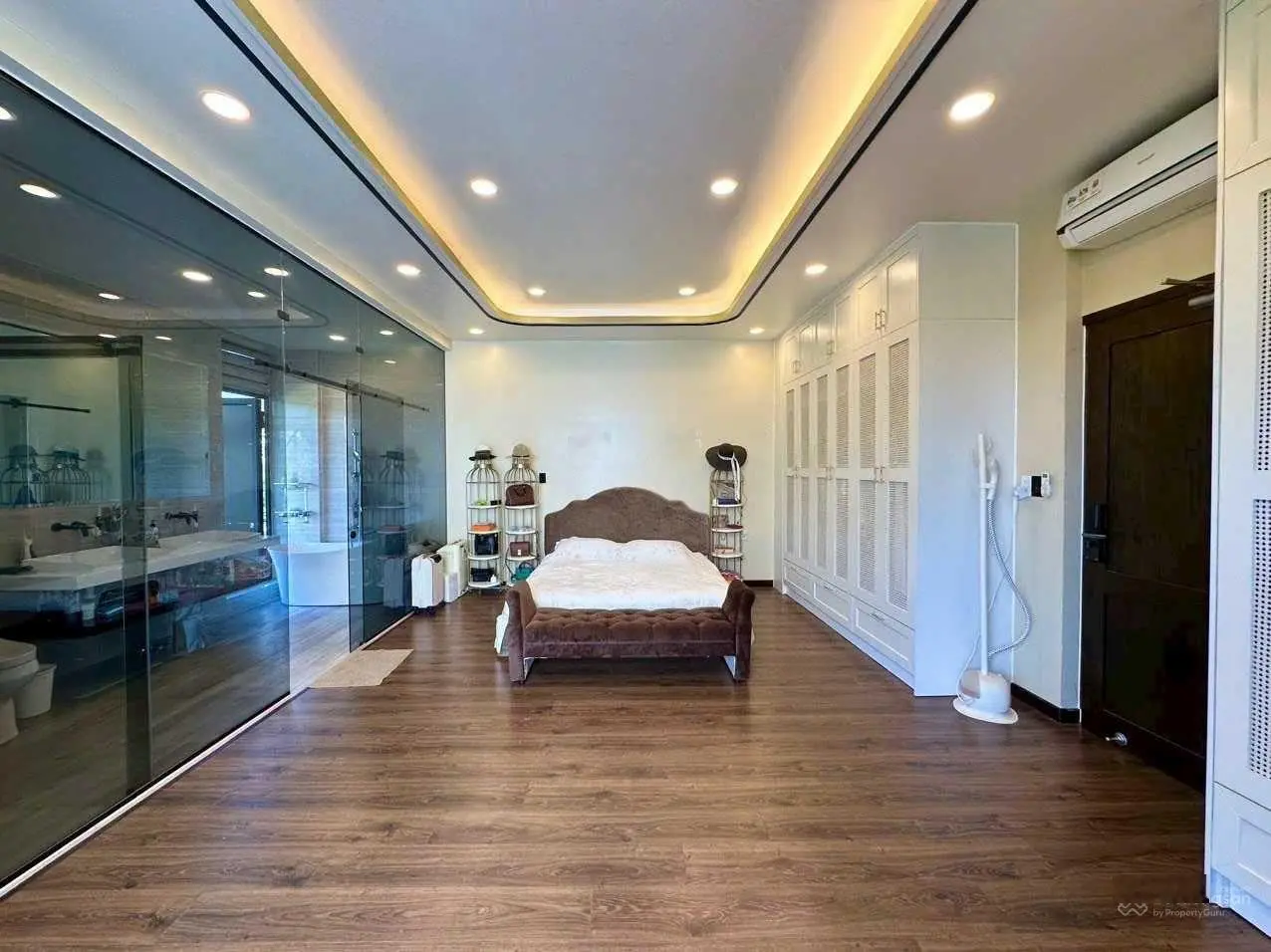Bán biệt thự hồ bơi khu Compound Trần Não, Bình An, Quận 2. DT 15 x 16m. 3 tầng. Giá bán 38 tỷ