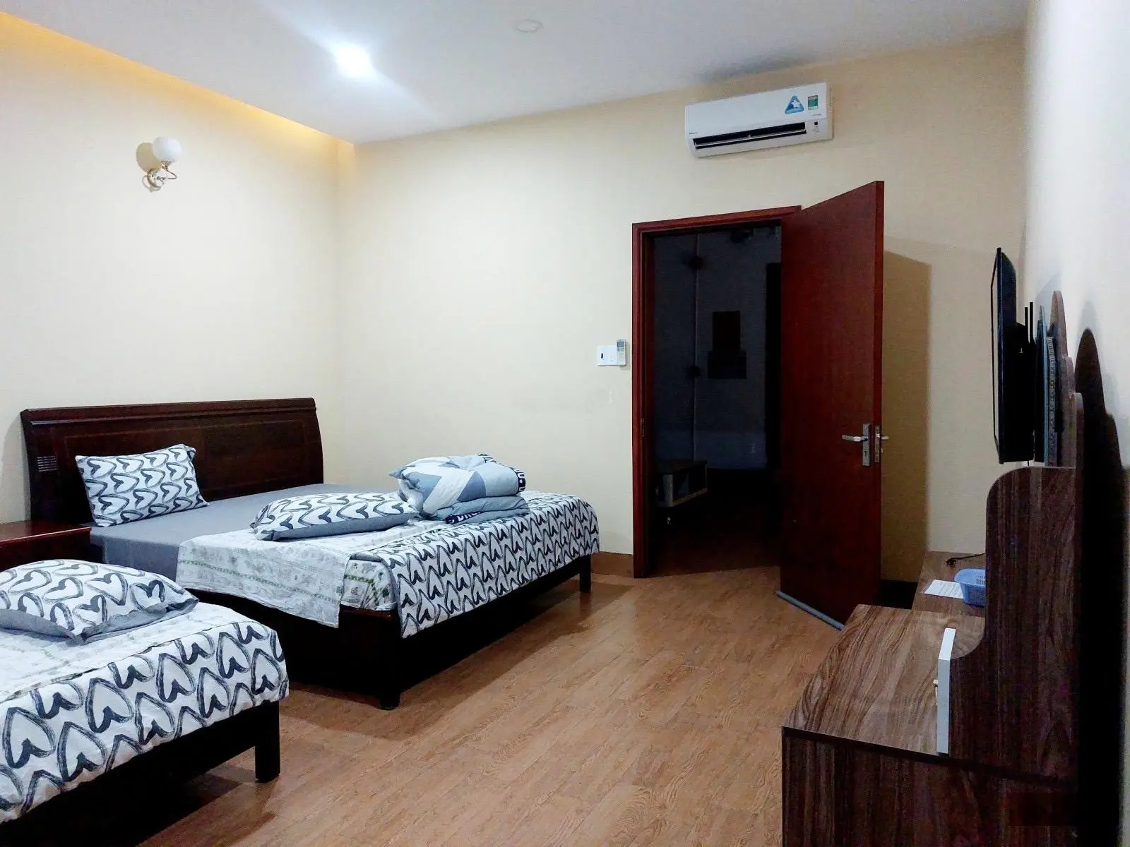 Bán tòa homestay & coffee bar 2 mặt tiền dòng tiền ổn định 150 triệu/tháng vị trí: phố du lịch