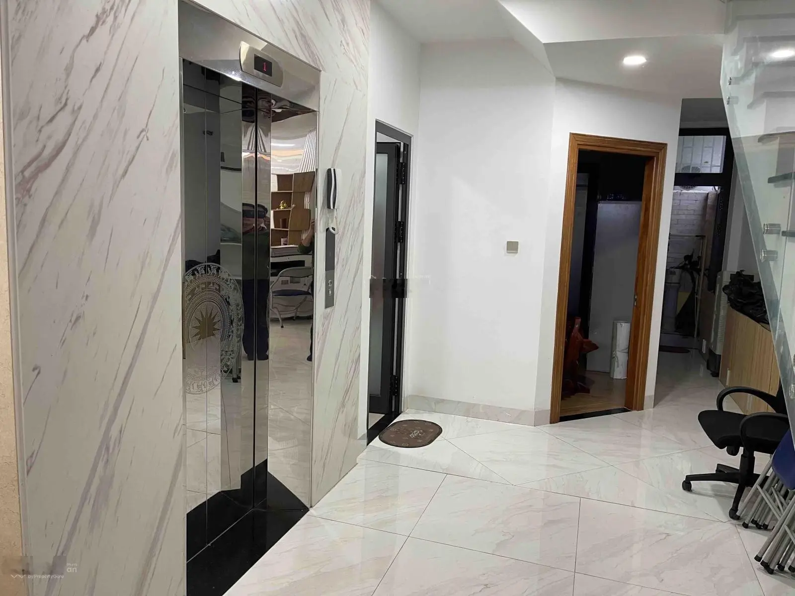 Bán nhà đẹp 4 tầng đầy đủ nội thất có thang máy ở KĐT Hà Quang 2, Nha Trang giá chỉ 10 tỷ 400 triệu