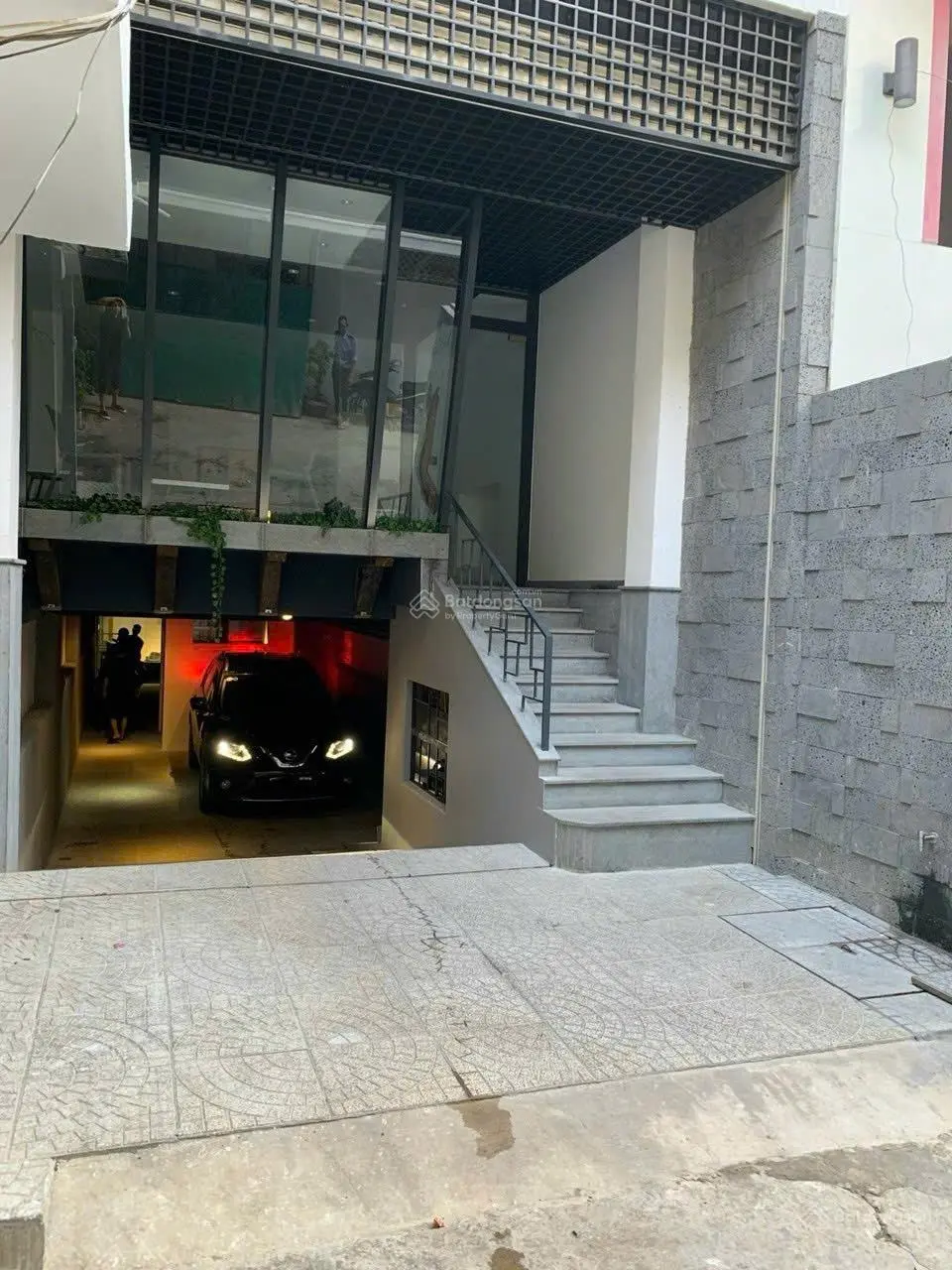 Thu nhập 130tr/th ! chdv cao cấp 6 tầng gần sân bay - 125m2 ngang gần 5m sát mặt tiền - chỉ 25.x tỷ