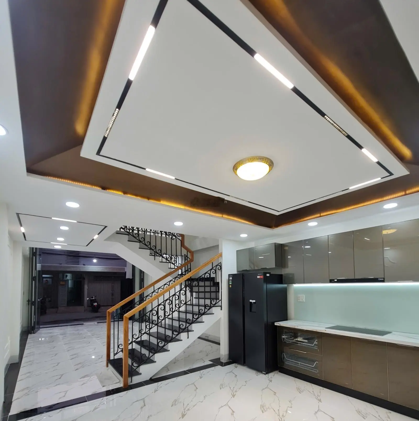 Nhà bán hẻm 50 đường Hoà Bình p5 quận 11 TPHCM gồm 4 p ngũ 1 thờ 5 WC giá 11 CTL, LH:0969748973