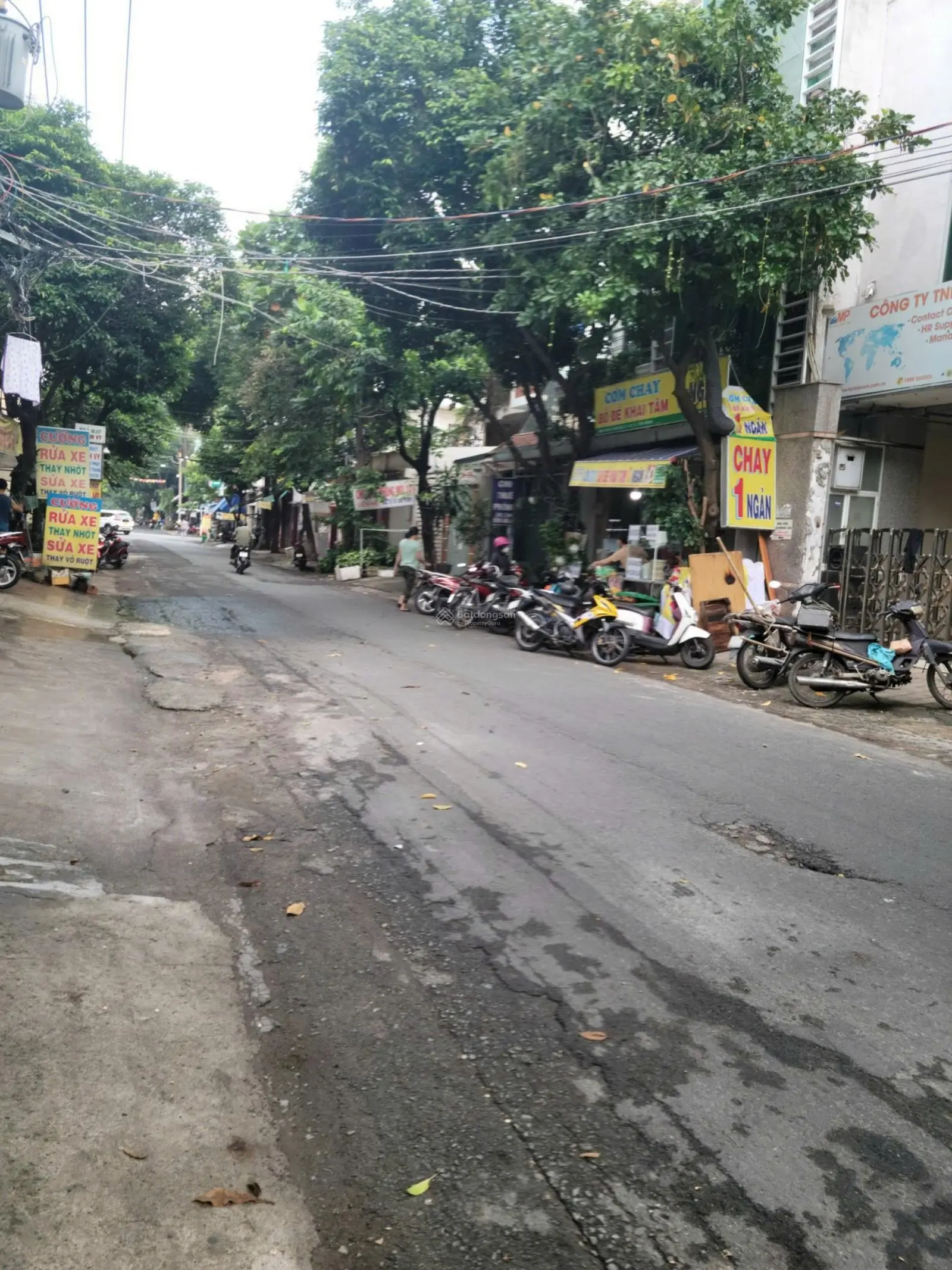 Bán nhà đường Trần Văn Dư - đã thông ra đường Trần Quốc Hoàn nhà ga T3, phù hợp kinh doanh, SHR