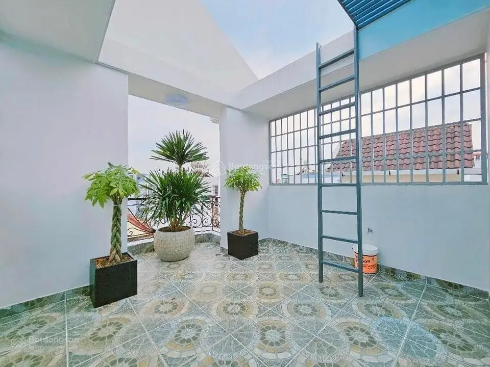 Đi nước ngoài định cư bán gấp nhà ở đường Bạch Vân, phường 5, quận 5, giá 2 tỷ 750 triệu