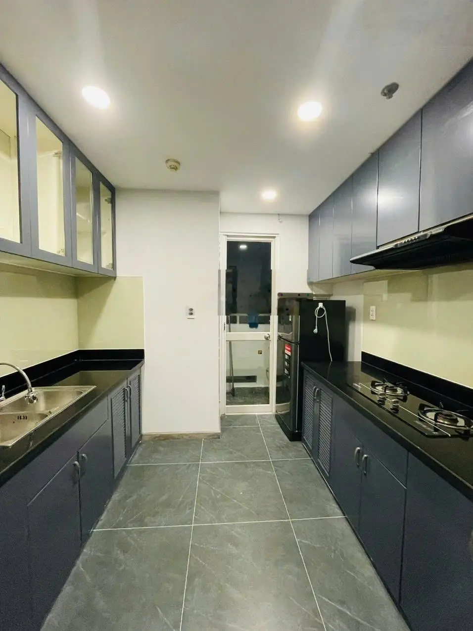 Chính chủ gửi bán căn hộ 3pn2wc 92m2, full nội thất đẹp như hình, khách chỉ cần xách vali vào ở