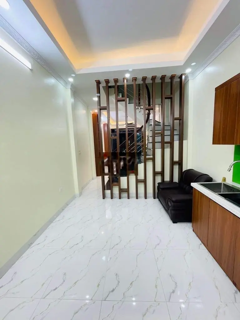 Cần bán nhà phố Khúc Thừa Dụ 42m2, 5T, full nội thất, gần phố, giá tốt