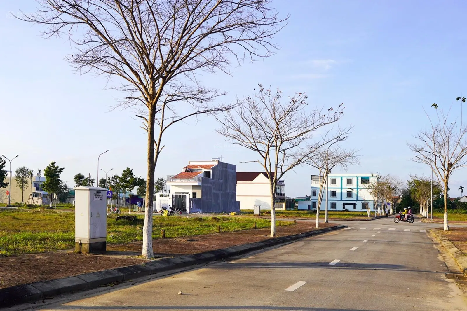 Chính chủ bán nhanh lô đầu cổng KĐT Phú Mỹ, đường 17,5m vị trí đẹp, cách công viên vài bước chân