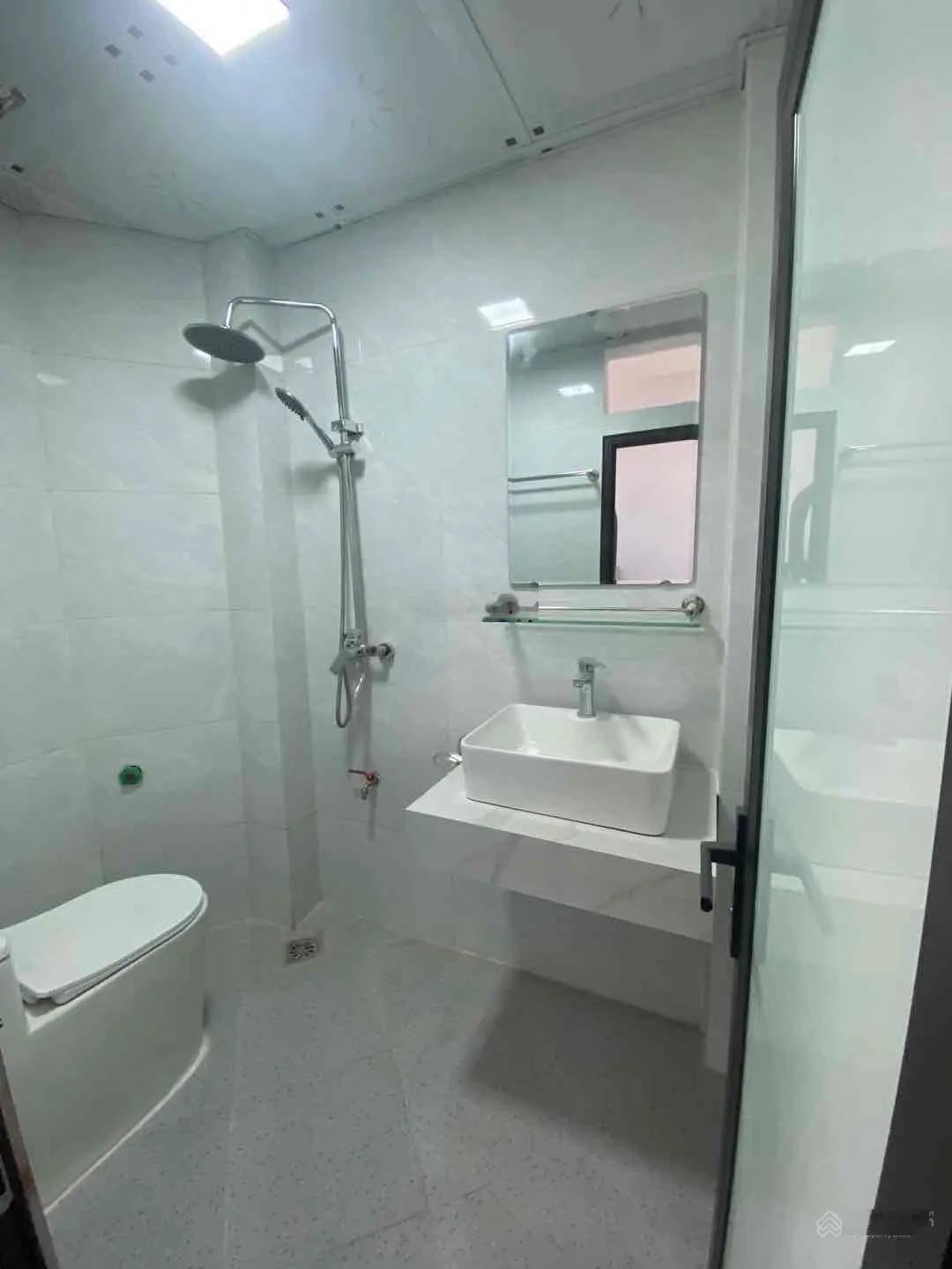 Bán nhà Ngô Quyền, Hà Đông, diện tích 42m, 5 tầng, ở ngay, siêu đẹp, giá đẹp trong khu vực
