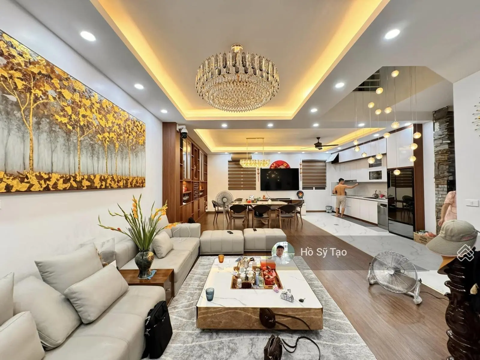 Bán nhà đẹp phân lô đường Trần Quốc Hoàn - Cầu Giấy. Diện tích 82,8m2xMT5,41mx4T. Giá chào 21,46 tỷ