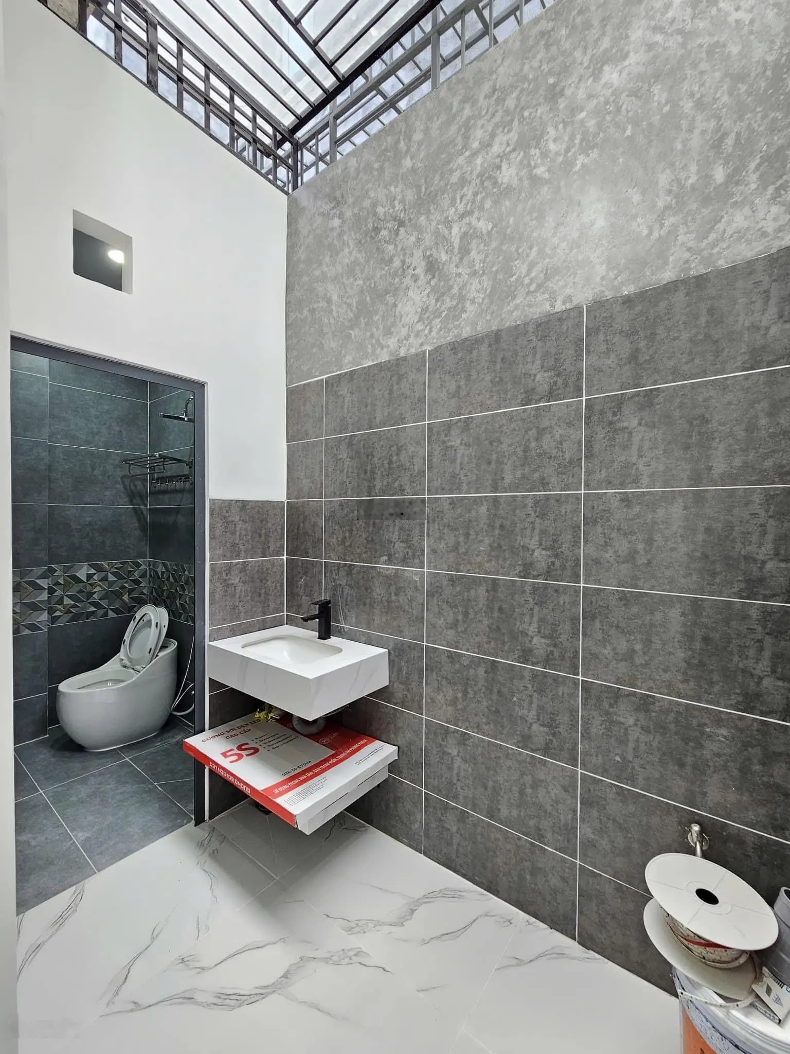 Chỉ từ 3 tỉ nhà hẻm Lạc Long Quân 1 trệt 2 lầu, Cách Đầm sen 300m; đang cho thuê kinh doanh 12tr