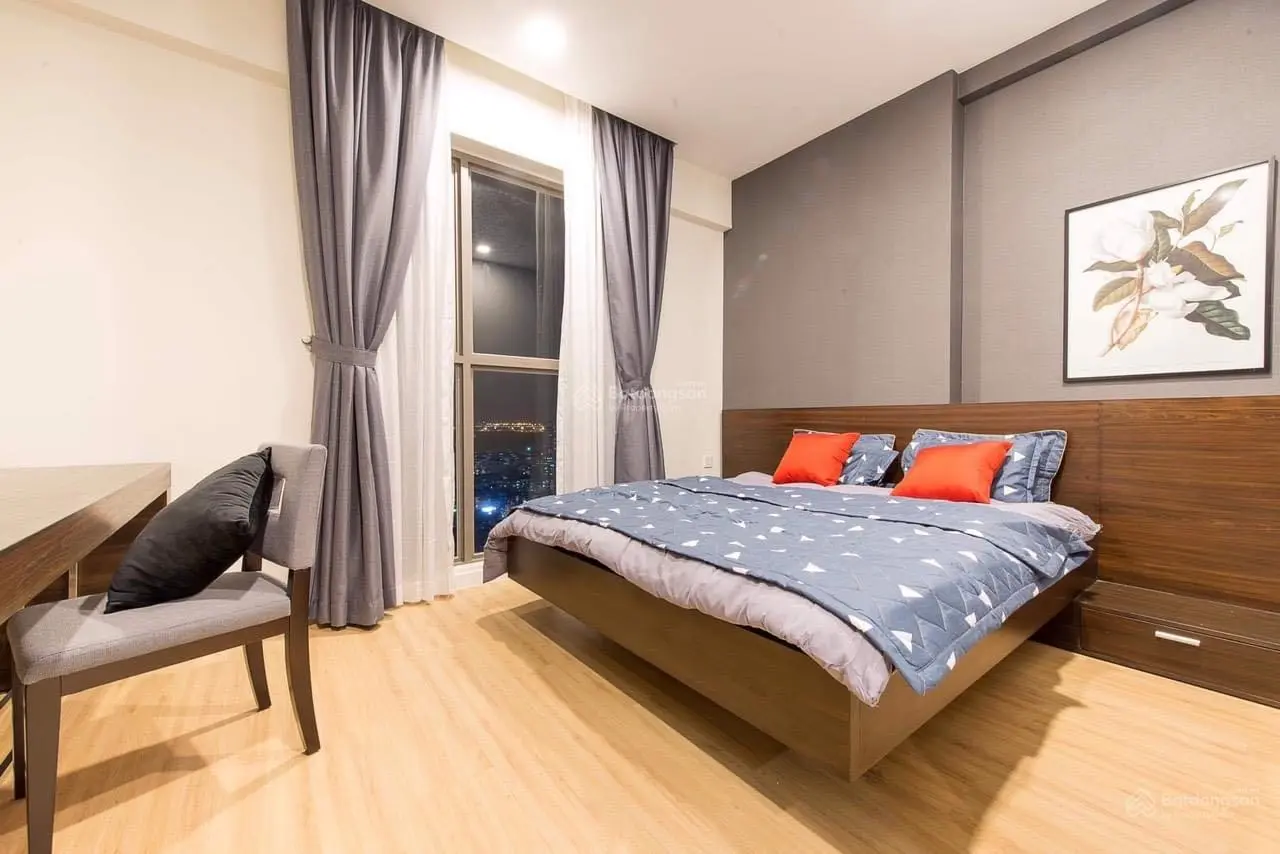GIÁ 2 TỶ 100 TRIỆU GẤP GẤP BÁN CHUNG CƯ CHÍNH CHỦ THE GOLD VIEW QUẬN 4, 2PN, 2WC, DT 75M