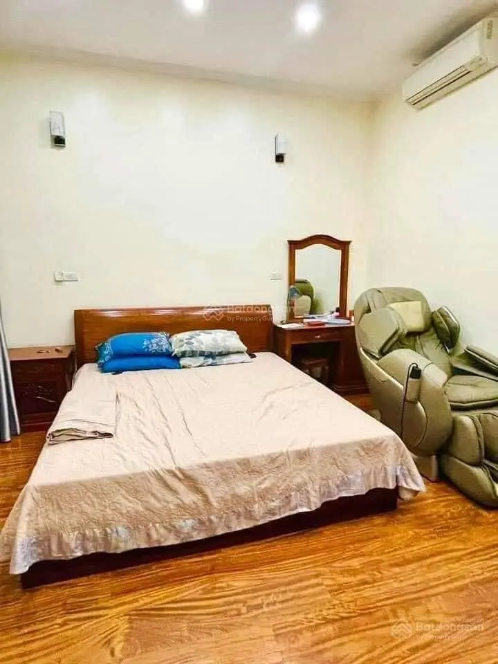 Bán nhà Phú Diễn dân xây 40m2, oto đỗ cổng, 4 tầng + 4PN, sát oto tránh, gần hồ, giá 5 tỷ 18