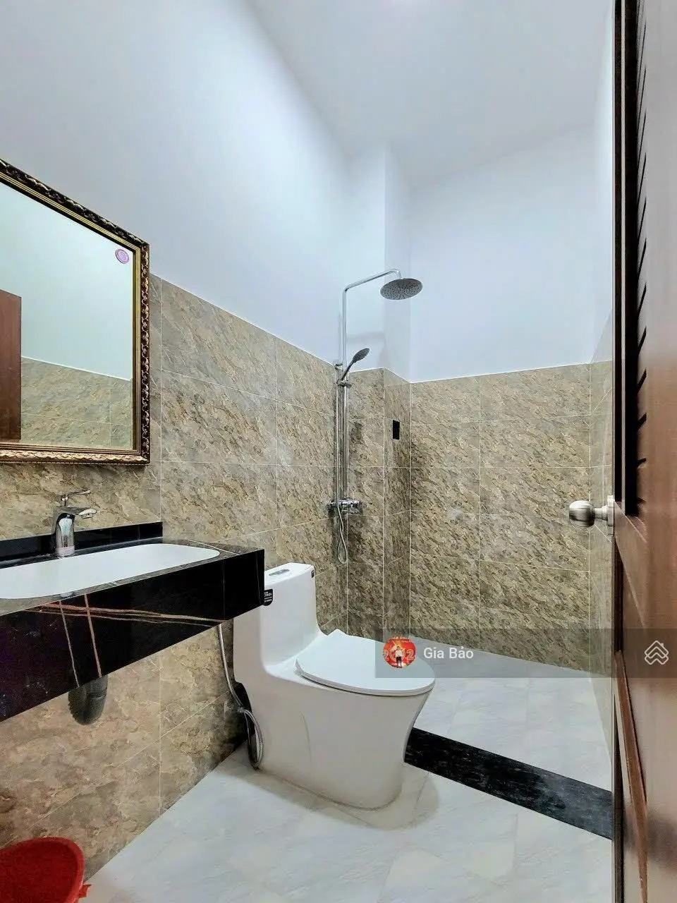 Cần bán gấp căn nhà 60m2 giá 3tỷ550 triệu đường Nguyễn Xí quận Bình Thạnh. Đang cho thuê 16tr/tháng