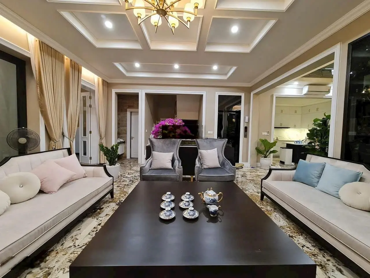 Bán biệt thự đơn lập 5PN, 6WC, 270m2, 15x18, full nội thất gần ngay Đ. Liên Phường, Phước Long B