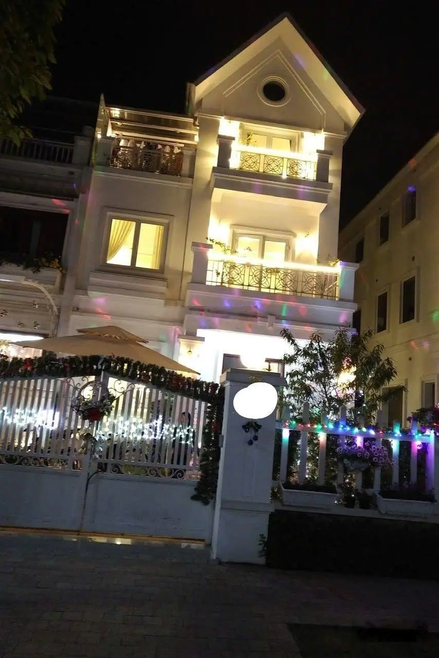 Chính chủ Bán BT Vinhomes Riverside, 95 tỷ, 227m2, 4PN, full nội thất, Tây Bắc, Long Biên, Hà Nội