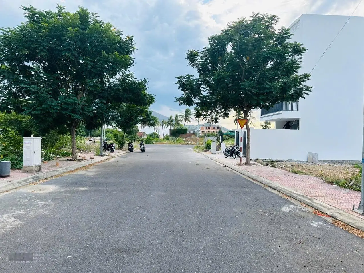 Bán Nhanh Lô Đông Nam Đường Thông Gói 5 Mỹ Gia Chỉ 3 tỷ 250 triệu (Bao Cọc)
