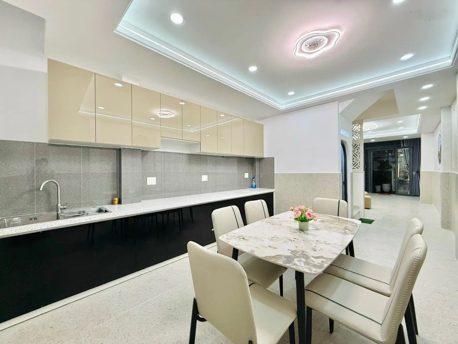 Cần bán gấp nhà Vũ Tùng,p2, Bình Thạnh. DT 49,56m2. Giá 2,1 tỷ. Shr