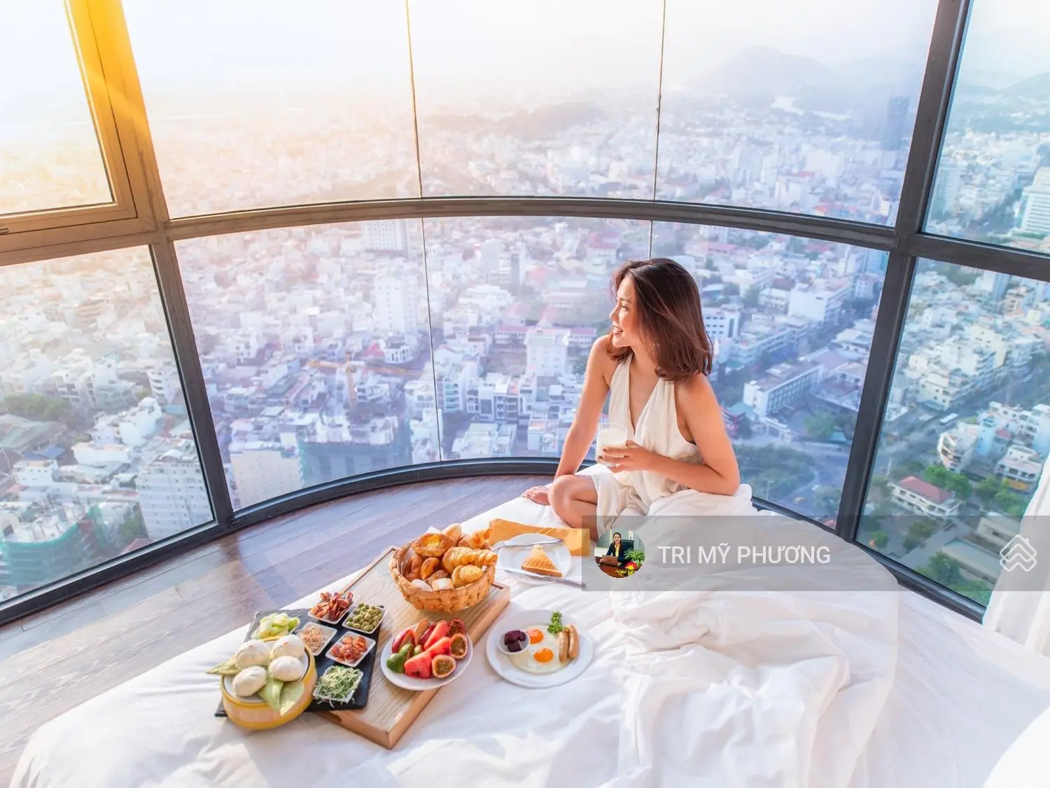 Đã có sổ hồng - bán căn hộ 3pn giá tốt nh.ất + full nội thất tại vinhome central park