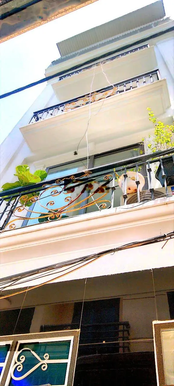 Gia đình tôi bán nhà 5 tầng thuộc tổ 1 Yên Nghĩa, cách mặt đường Quang Trung Quốc Lộ 6 có 20m