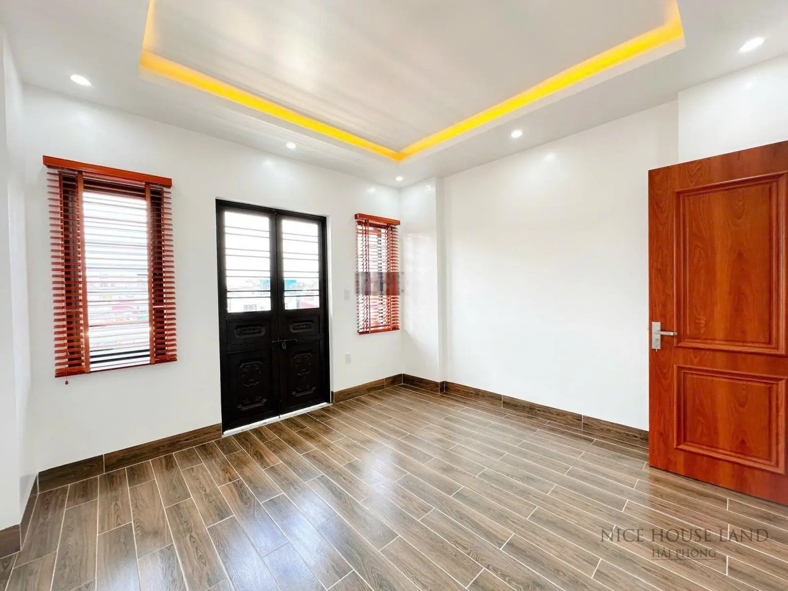 Bán nhà 4 tầng xây độc lập đường rộng 13,5m có thanh máy quận Lê Chân
