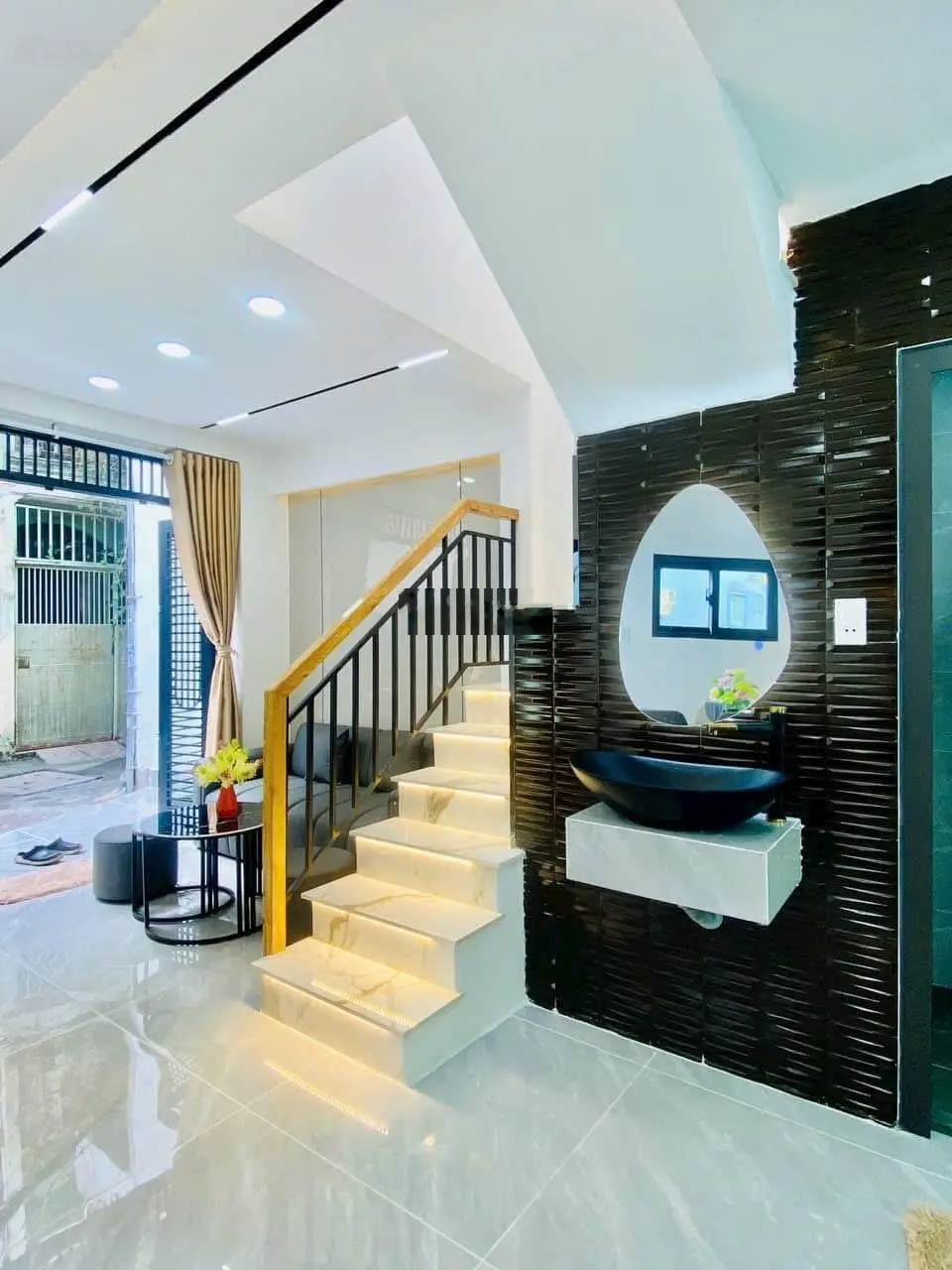 Chủ ngộp cuối năm cần ra gấp căn nhà đường Hoàng Diệu, Quận 4 - 44m2/ SHR - Giá chỉ 3 tỷ 200.