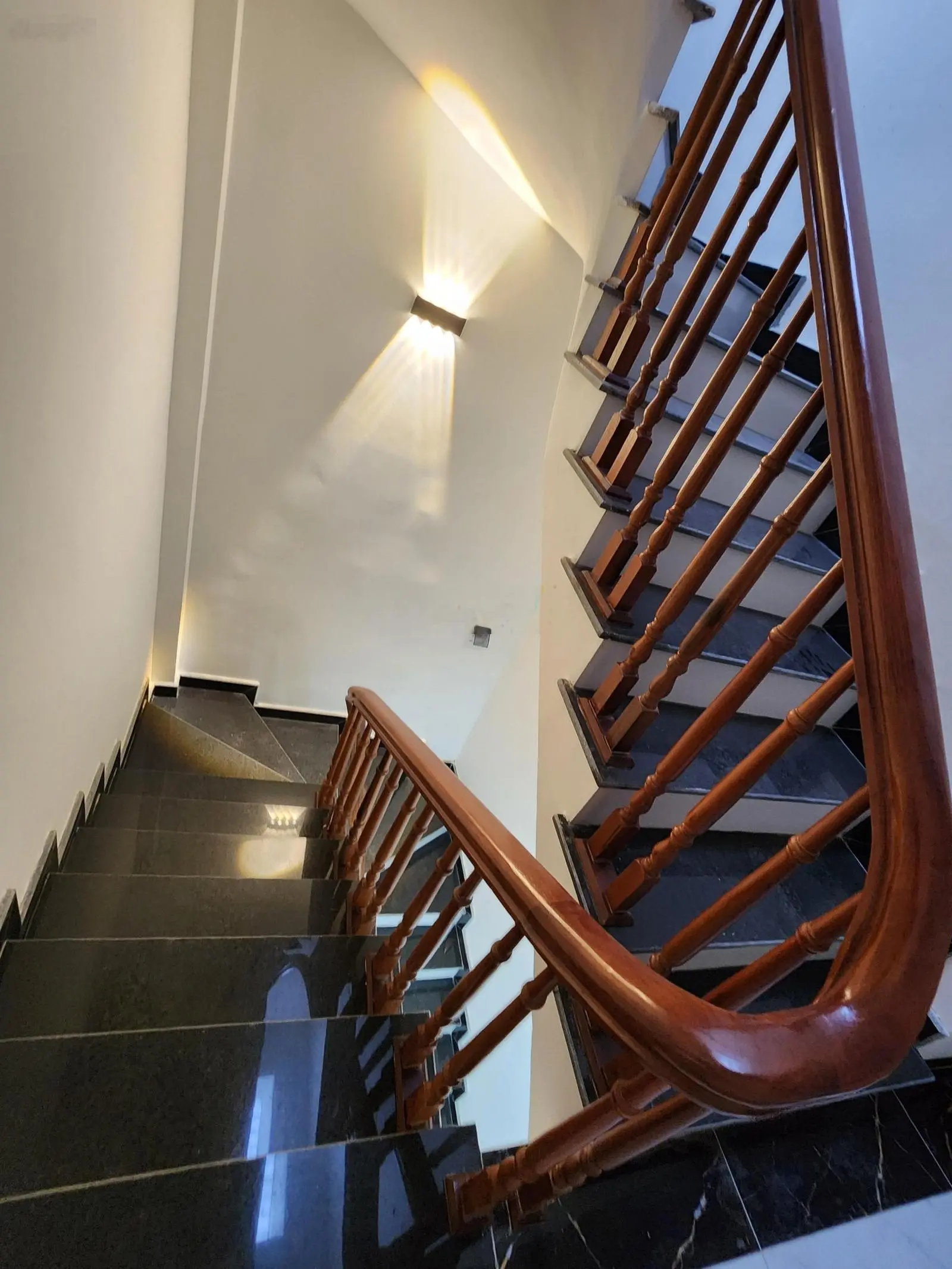 Chị gái nhờ bán hộ nhà mới 30m2, 5 tầng, mặt tiền 4m. Nam Từ Liêm