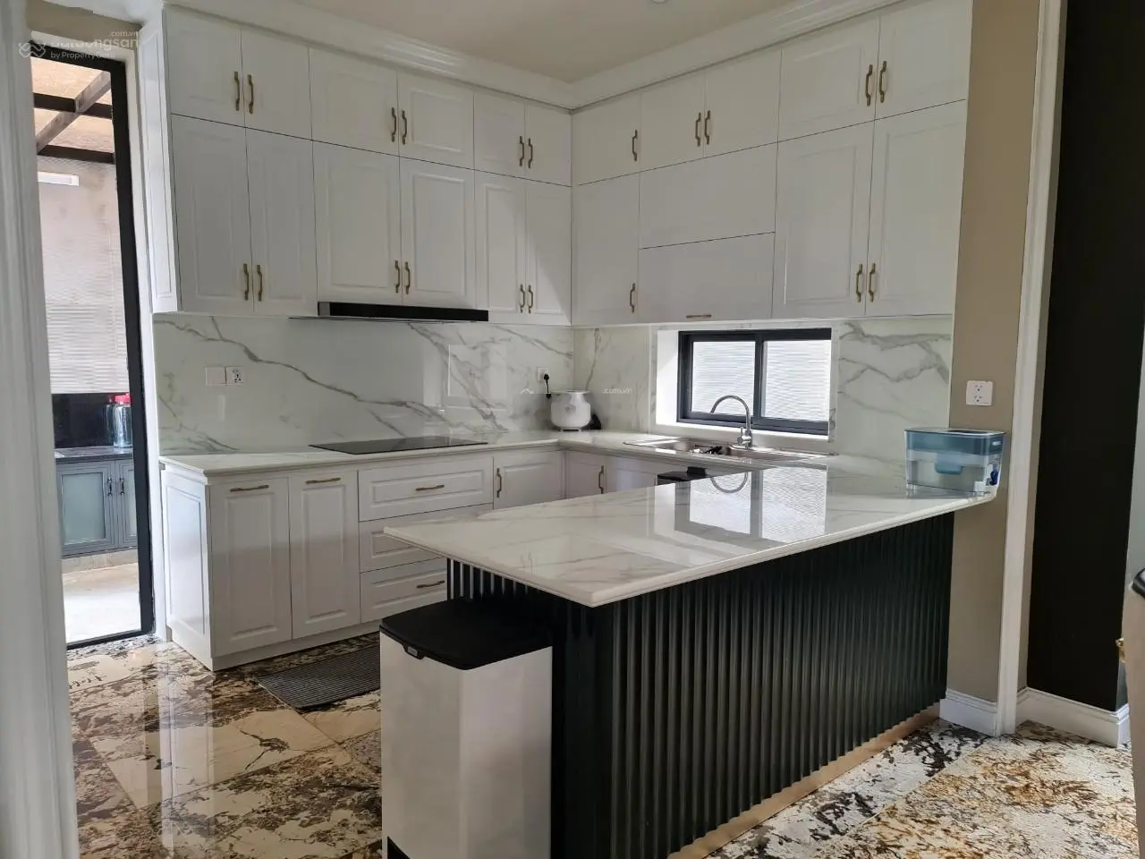 Bán biệt thự đường Liên Phường 270m2 15x18m full nội thất cao cấp giá chỉ 31 tỷ, mua bán chính chủ