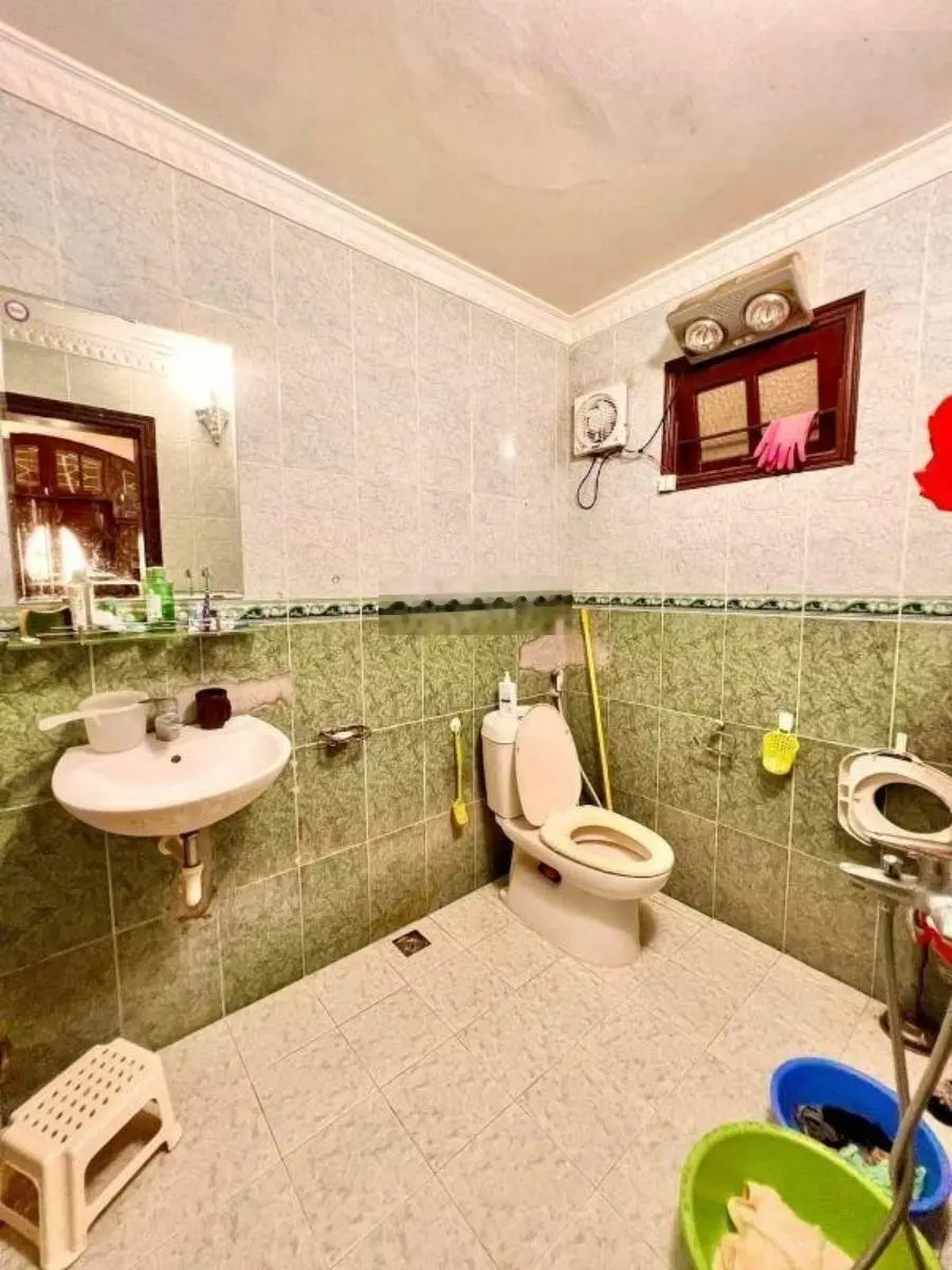Bán nhà cầu giấy mặt ngõ ,kinh doanh sầm uất ,ô tô vào nhà ,ngõ thông thoáng dt 161m x mt 7,3m