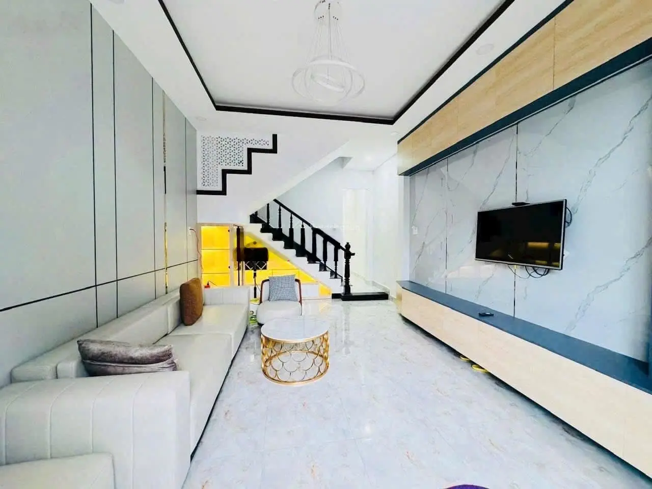Bán nhà đẹp 2 tầng mặt đường Sư Vạn Hạnh rộng 16 mét kinh doanh, P Vĩnh Hải gần biển Nha Trang