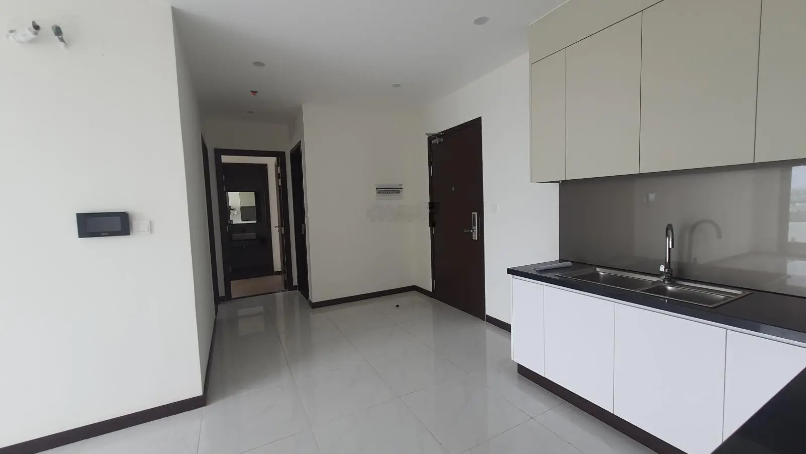 Căn hộ C Sky view tầng trung view Sài gòn 2PN 80m2 giá 2 tỷ 100. Sổ sẵn công chứng sang tên ngay