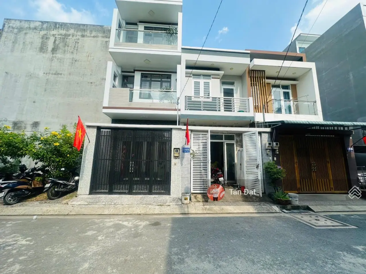 Bán nhà mới đẹp 4 tầng, đường 8 linh xuân, đường 7m oto quay đầu, gần phạm văn đồng